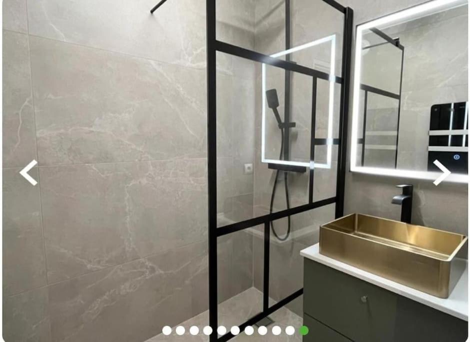 Beautiful Apartment Design Next To The Sea 앙티브 외부 사진
