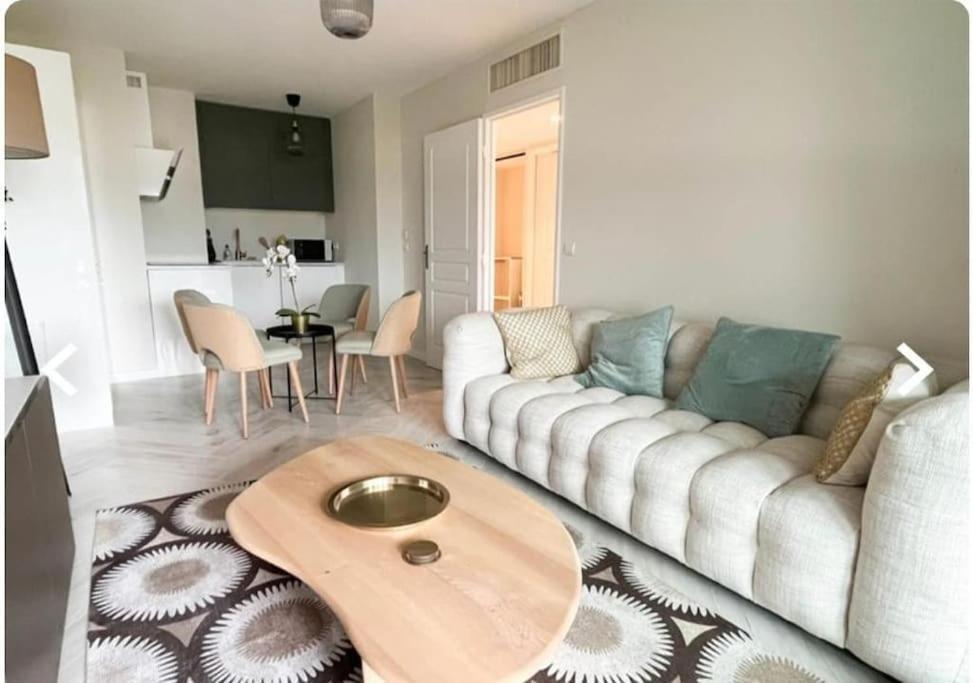 Beautiful Apartment Design Next To The Sea 앙티브 외부 사진
