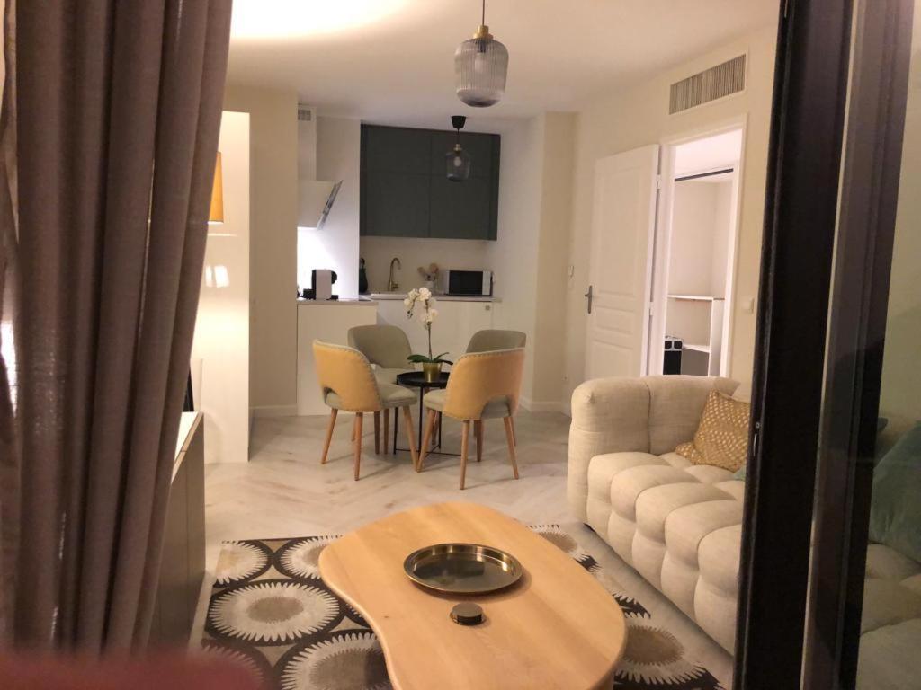 Beautiful Apartment Design Next To The Sea 앙티브 외부 사진